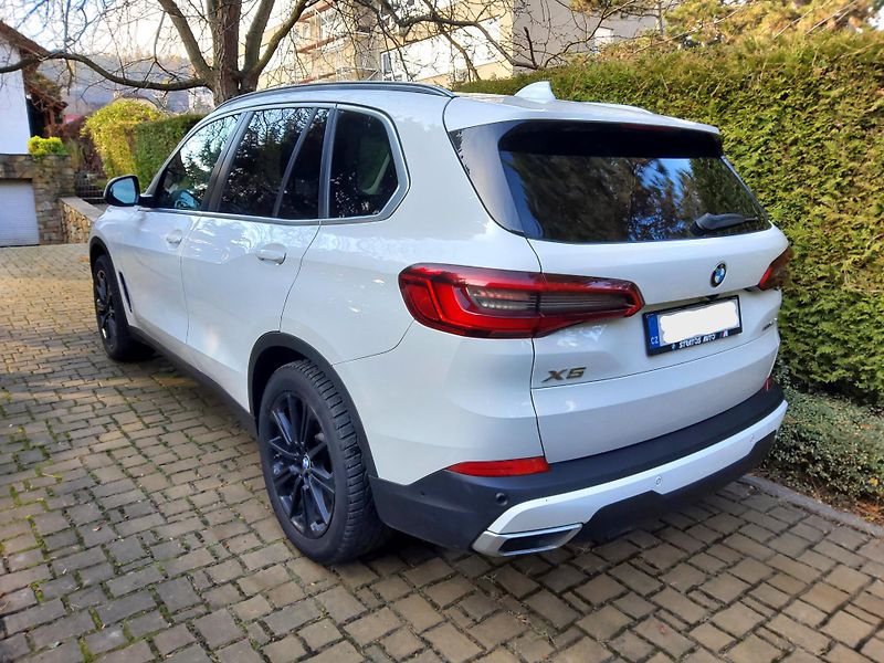 BMW X5 (2019) 30d xDr. 195kW ČR - fotka 4 z 28