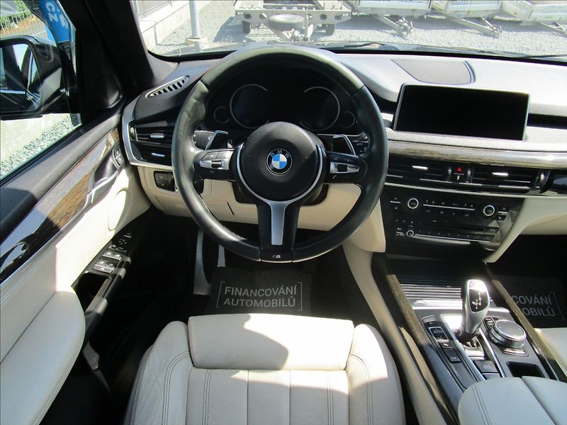 BMW X5 xDrive 30d M-Paket  ČR - fotka 17 z 70