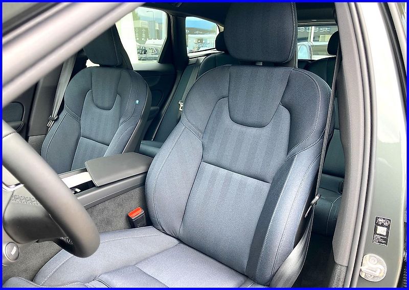 Volvo XC60 (2026) B5 AWD PLUS BR.+4SERVIS/ZÁRUKA - fotka 34 z 43