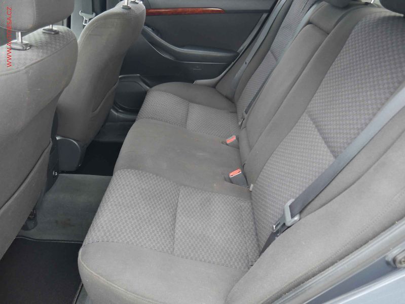Toyota Avensis (2005) 2.2 D4D, ČR, AC, temp - fotka 10 z 19