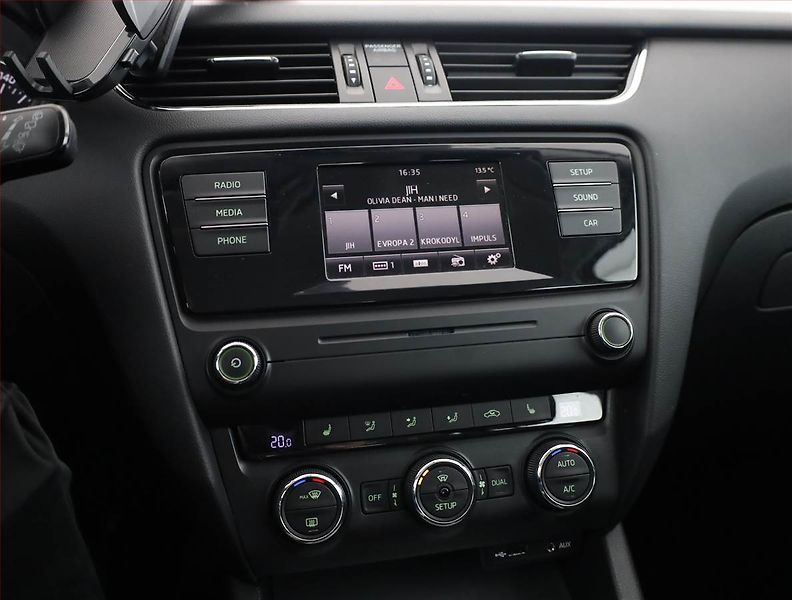 Škoda Octavia (2015) 2.0 TDI, Tempomat - fotka 10 z 19
