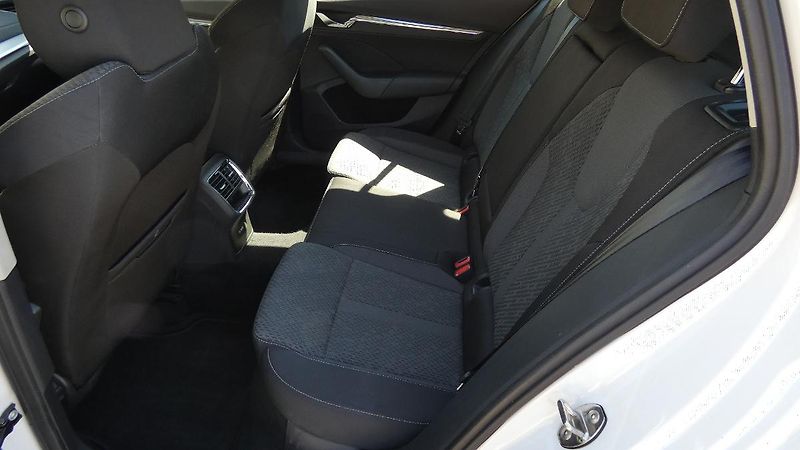 Škoda Octavia Combi 1,5 TSI Style - fotka 21 z 24