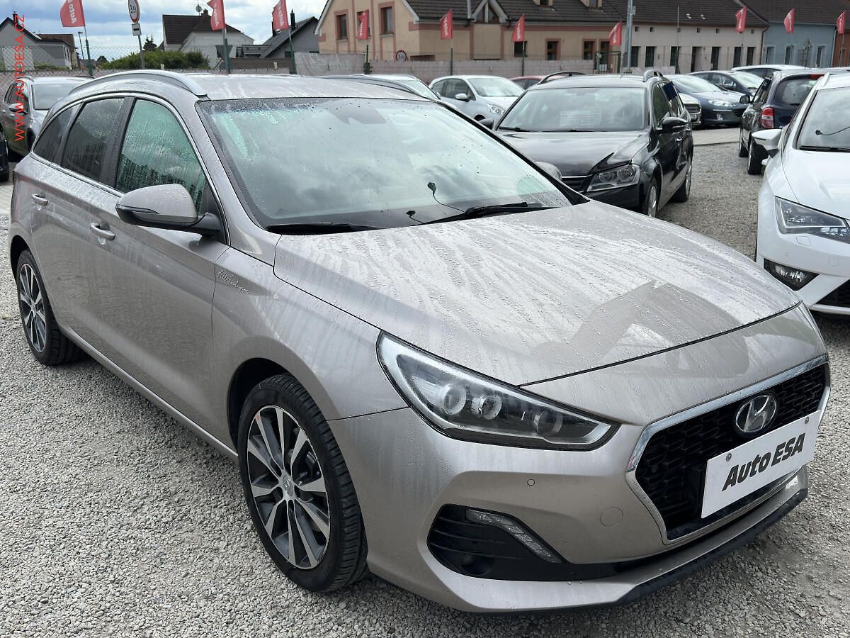 Hyundai i30 1.6 CRDi, AT, navi, kamera