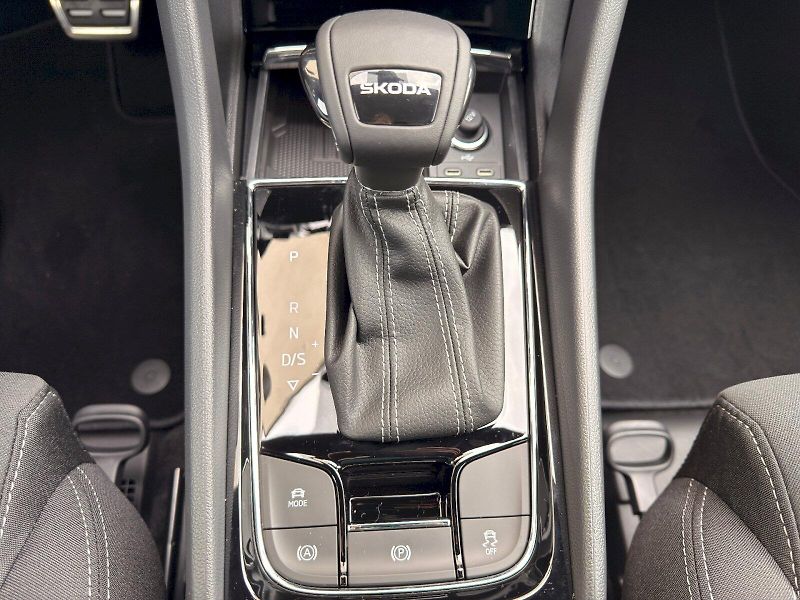 Škoda Karoq (2025) SPORTLINE TSI 1.5/110KW 7AP - fotka 38 z 42