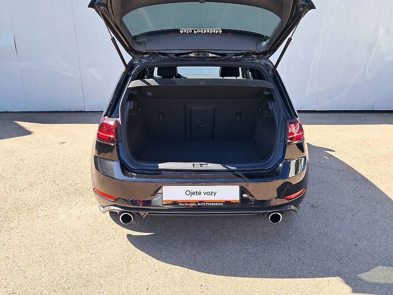 Volkswagen Golf (2018) GTI PERFORMANCE 2.0 TSI DSG7 - fotka 31 z 32