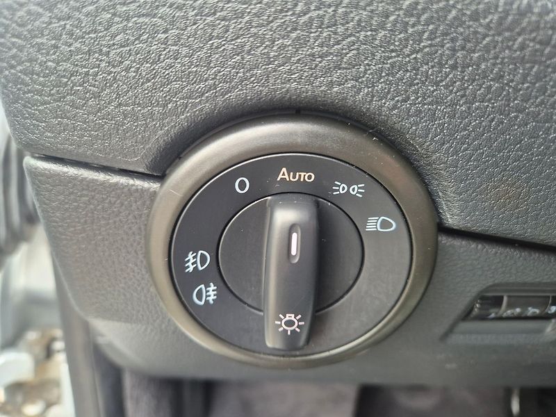 Volkswagen Multivan 2,0 TDI DSG 110kW, 7míst, tažn - fotka 13 z 21