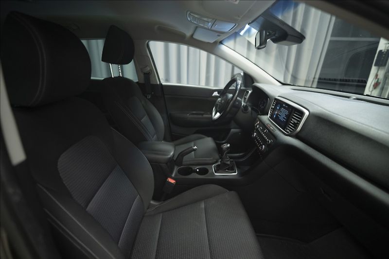 Kia Sportage 1,6 CRDi NAVI KAMERA VÝHŘEV ČR - fotka 8 z 49
