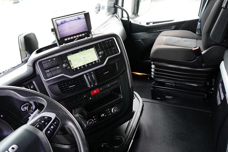 Iveco S-WAY (2023) 420 / E 6 / KONTENER + WINDA / - fotka 39 z 45