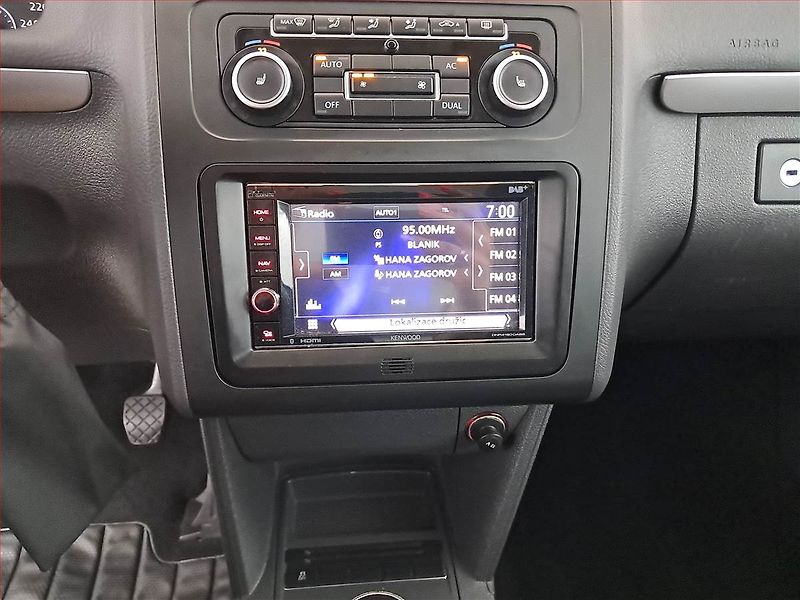 Volkswagen Touran (2011) 1.4 TSI, Serv.kniha, Tempomat - fotka 12 z 17
