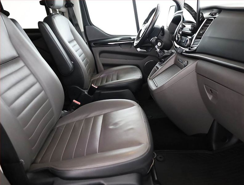 Ford Tourneo Custom (2018) Titanium 2.0 EcoBlue, ČR - fotka 7 z 21