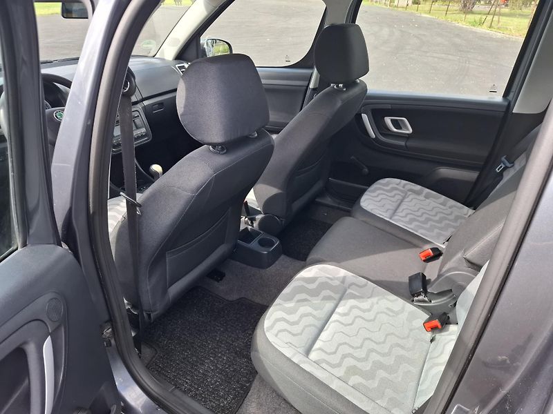 Škoda Roomster (2009) 1.4 16v 63kW,klima,stk 2028 ! - fotka 13 z 18