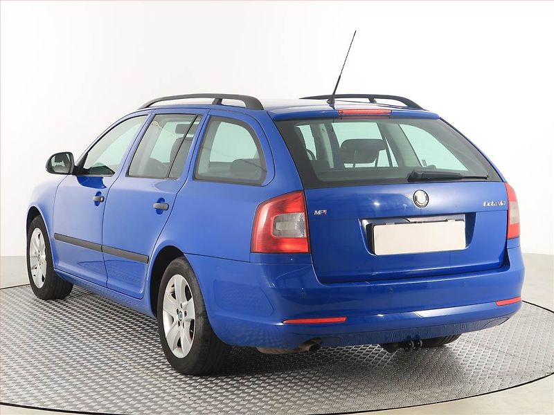 Škoda Octavia (2009) 1.6, Automat, Navi, Tempomat - fotka 4 z 17