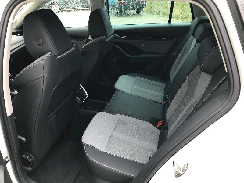 Škoda Octavia (2025) COMBI TOP SELECTION 1,5 TSI 11 - fotka 11 z 27