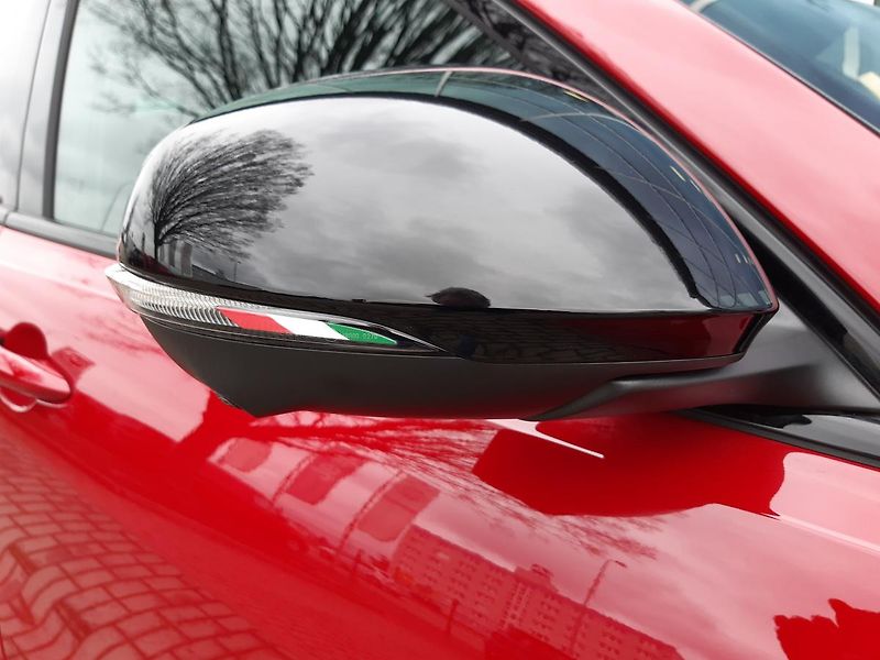 Alfa Romeo Tonale (2023) 1,3 PHEV 280 PS  Veloce - fotka 12 z 48