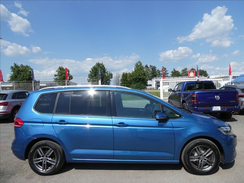 Volkswagen Touran 1,4 TSi 110kW DSG,LED,serviska - fotka 12 z 49