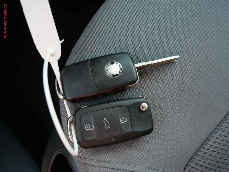 Škoda Octavia (2008) 1.6 MPi, ČR, AC, tažné - fotka 14 z 14