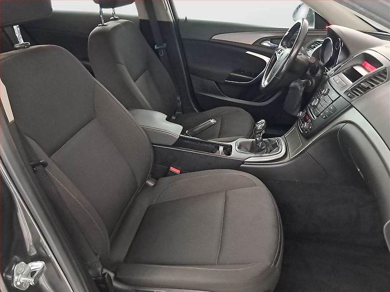 Opel Insignia (2010) 2.0 CDTI, po STK, Tažné - fotka 9 z 17