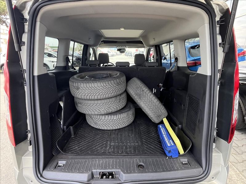 Ford Tourneo Connect 1,5 TDCi - fotka 18 z 19