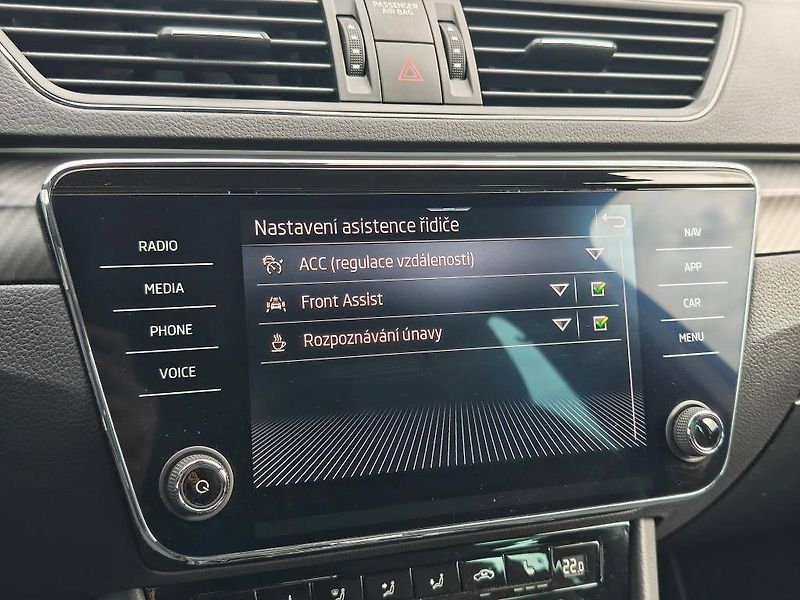 Škoda Superb SportLine 7DSG 2,0TDI - fotka 20 z 27