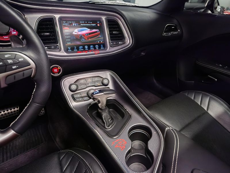 Dodge Challenger SRT HELLCAT 6.2 V8 | 527 kW  - fotka 49 z 56