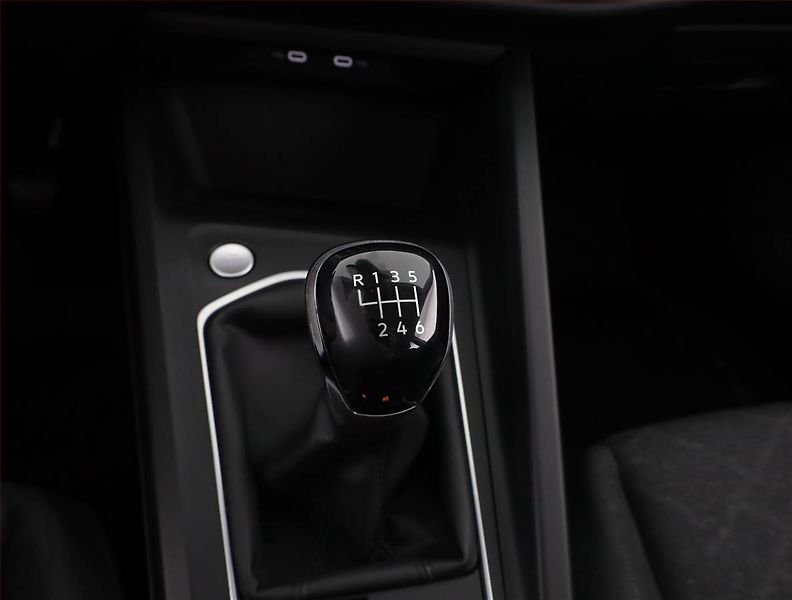 Volkswagen Golf (2023) 1.5 TSI, Tempomat - fotka 16 z 18