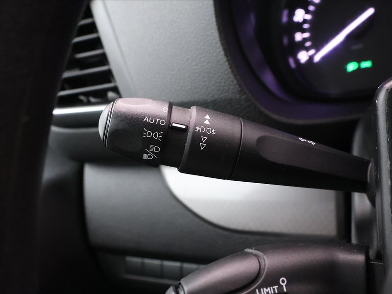 Citroën SpaceTourer 2,0 HDI 110kW Shine 8-Míst - fotka 19 z 32