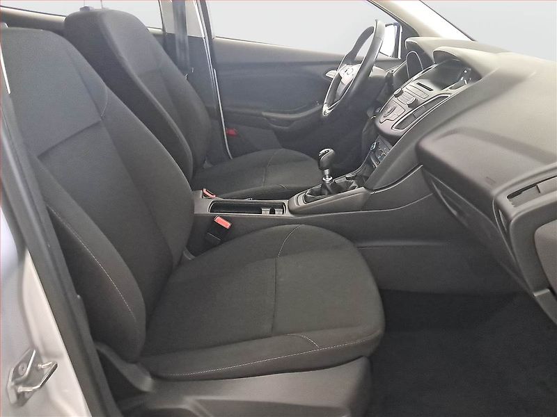 Ford Focus (2015) 1.6 TDCi, Serv.kniha - fotka 9 z 14