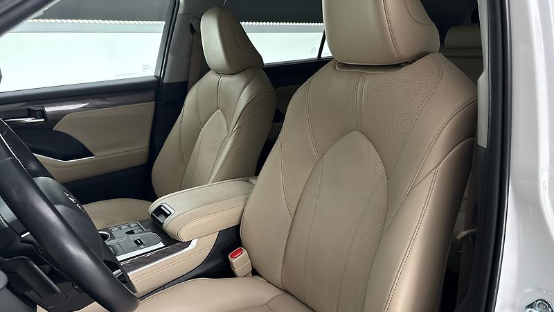 Toyota Highlander 2.5 Hybrid AUT 4x4 Prestige - fotka 13 z 33