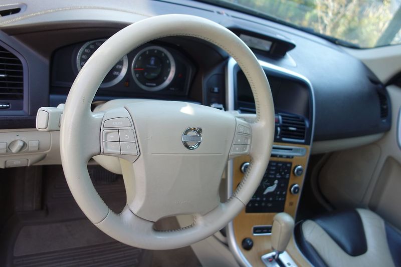 Volvo XC60 (2009) T6 210kW!!! AWD ČR ! AUT.! - fotka 12 z 53