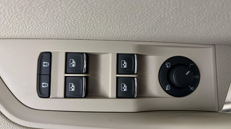 Škoda Superb 2.0 TDI L&K DSG 4x4 - fotka 25 z 35