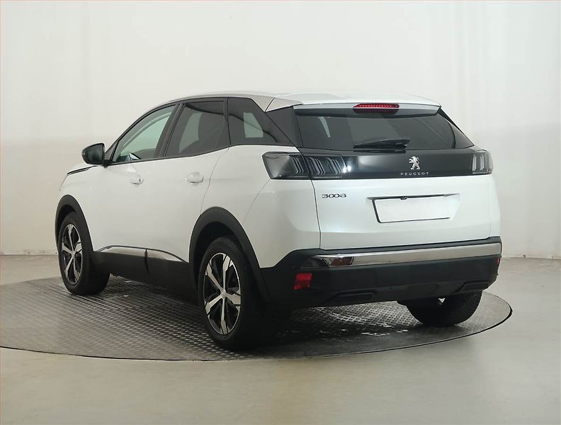 Peugeot 3008 (2022) 1.2 PureTech - fotka 4 z 17