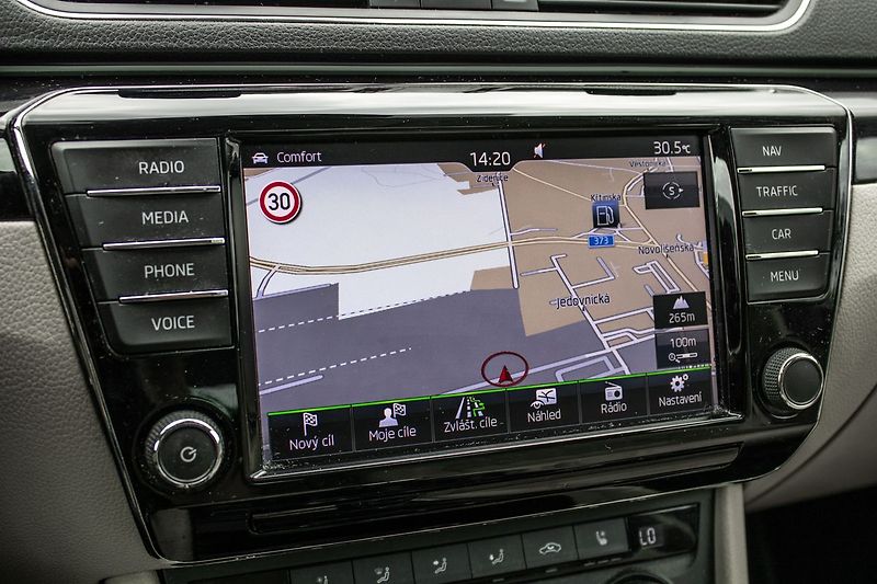 Škoda Superb Laurin Klement - fotka 20 z 44