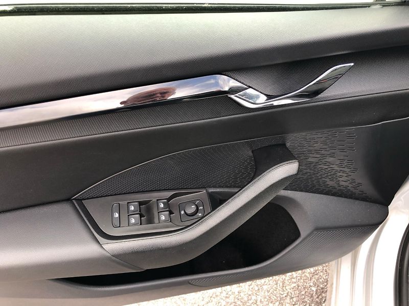 Škoda Octavia 2.0 TDi AMBITION - fotka 15 z 28