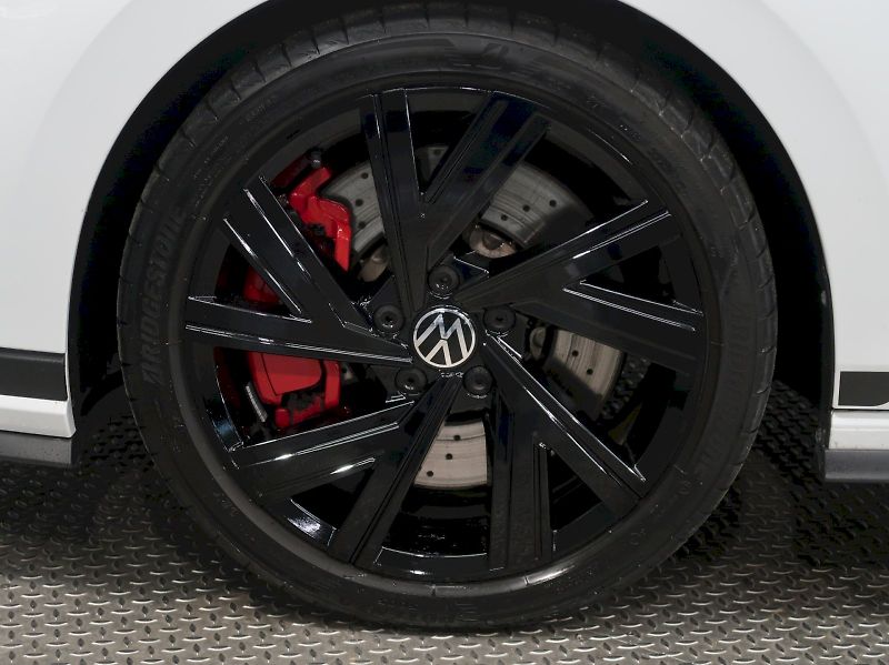 Volkswagen Golf (2024) GTI CLUBSPORT 2.0TSI 221KW DSG - fotka 12 z 38
