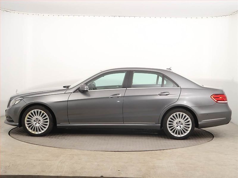 Mercedes-Benz Třídy E (2016) E 250 BlueTEC 4MATIC, 4X4 - fotka 3 z 16