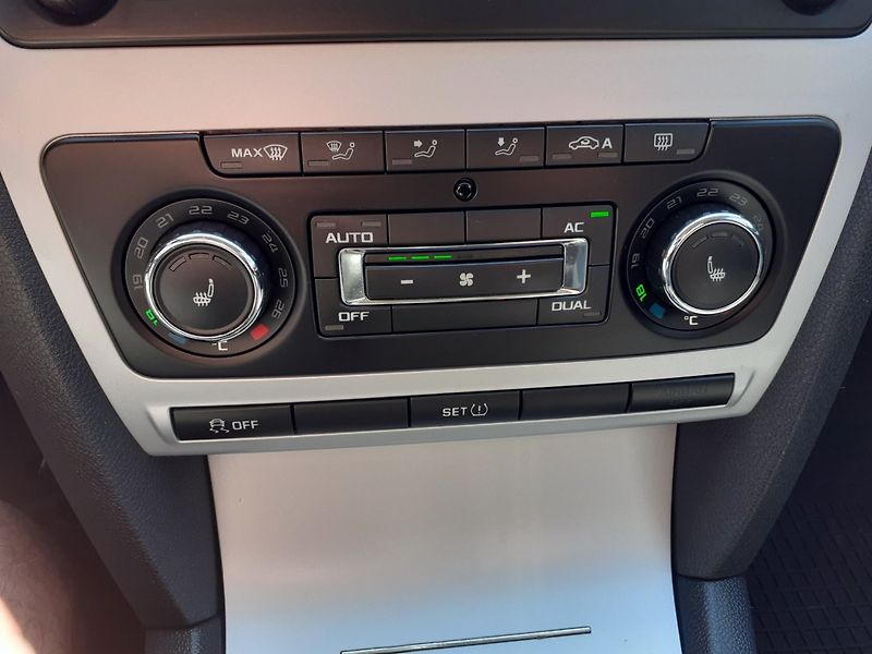 Škoda Octavia (2011) 1.4 TSi AMBIENTE - fotka 11 z 35