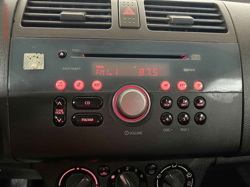 Suzuki Swift (2005) 1.3i, ČR - fotka 11 z 13