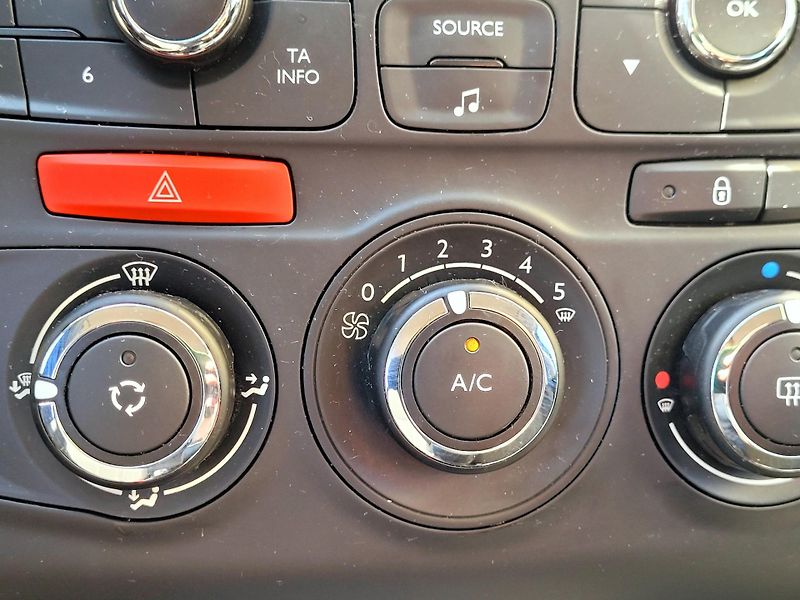Citroën C4 1,4 95k Furio *SERVIS.KNIHA*CZ - fotka 33 z 39