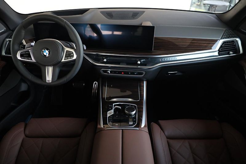 BMW X5 xDrive30d - fotka 5 z 18