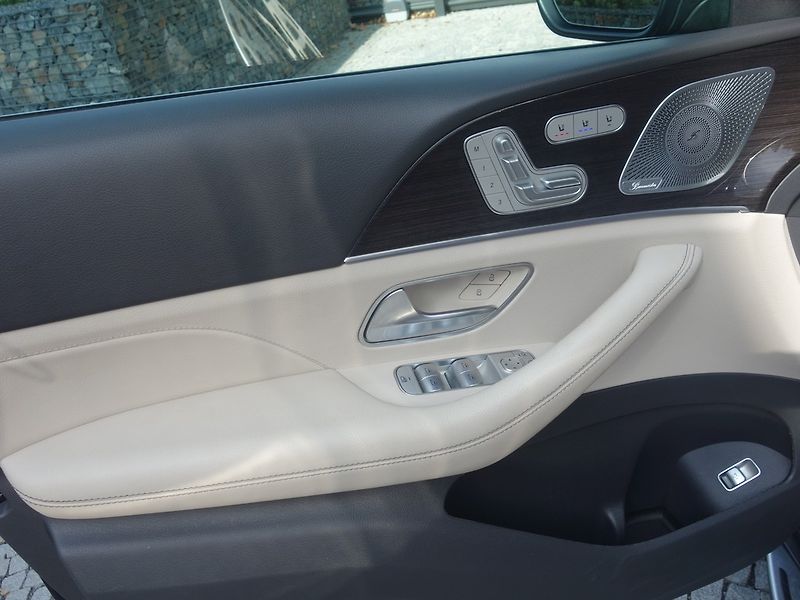 Mercedes-Benz GLS (2020) 350D*4M*WEBASTO*MASÁŽ*69000KM! - fotka 39 z 50