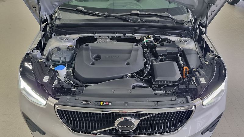 Volvo XC40 (2026) B3 2.0L 163 HP AT7 FWD CORE - fotka 17 z 17