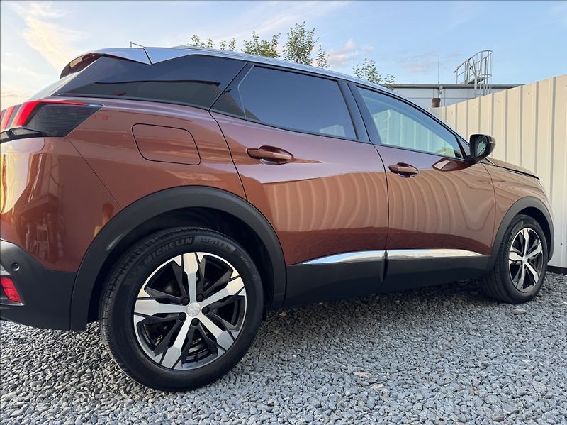 Peugeot 3008 1,2 i ALLURE DPH 1.maj původČR - fotka 17 z 50