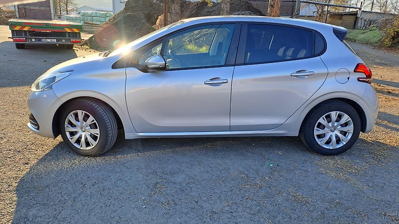 Peugeot 208 1.2 PureTech NAVI - fotka 4 z 27