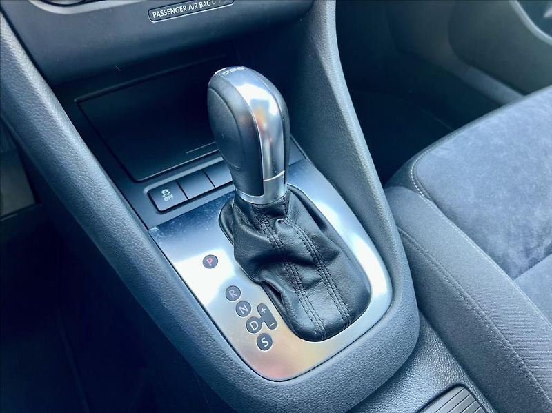 Volkswagen Golf 1,6 TDI  HIGHLINE*DSG*ZÁRUKA - fotka 32 z 40
