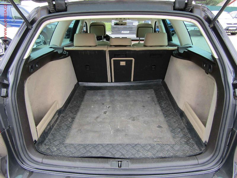 Volkswagen Passat (2011) 2.0TDi 4x4, DSG, navi, bixen - fotka 7 z 16