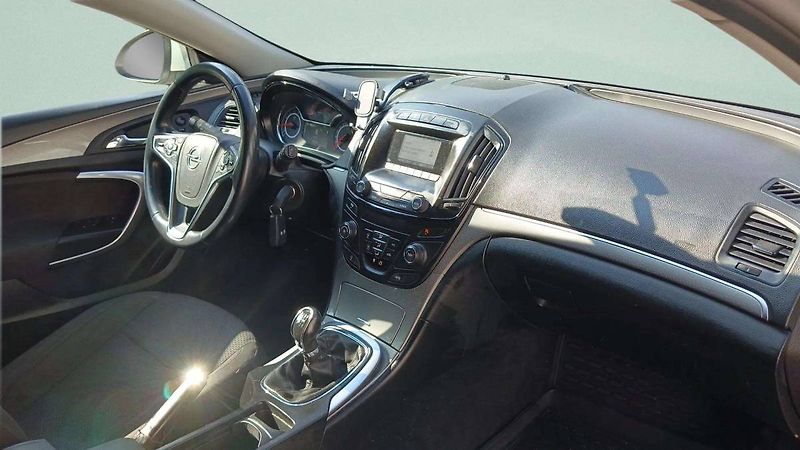Opel Insignia ST 1.6CDTi MT6 - fotka 17 z 29