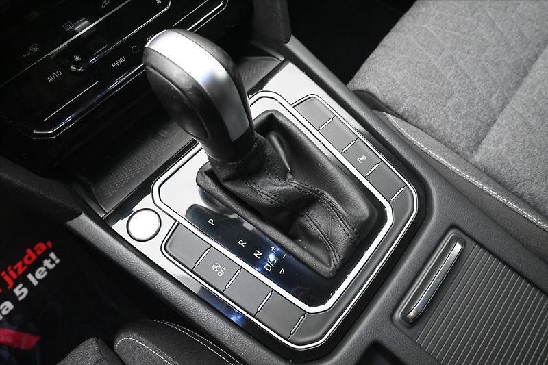 Volkswagen Passat 2,0 TDI 110 KW DSG Business Zá - fotka 23 z 32