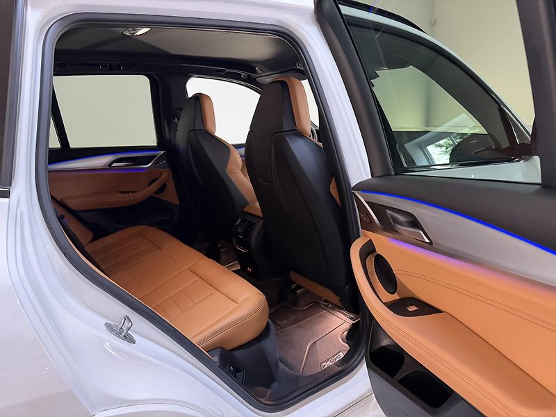 BMW X3 xDrive30d M-Sport Laser TOP - fotka 39 z 43