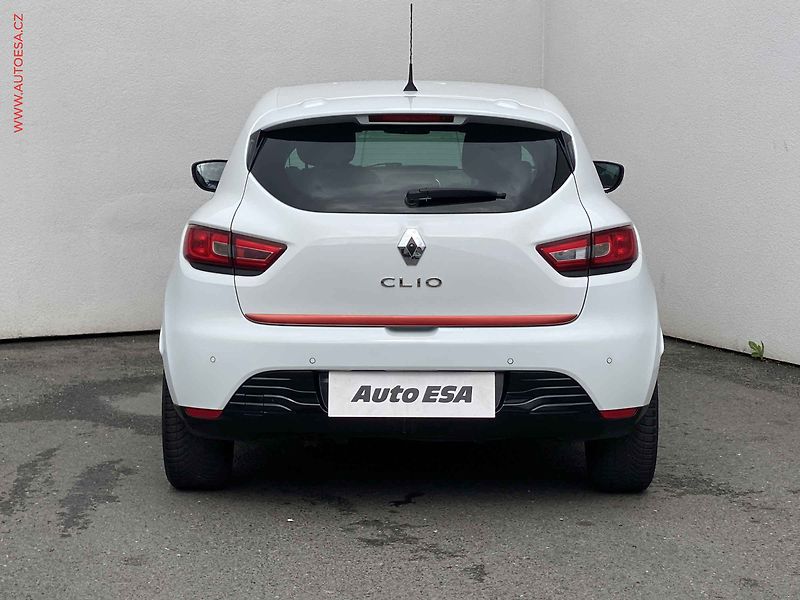 Renault Clio (2013) 1.2 i, ČR, AC, výhřev sed - fotka 5 z 17