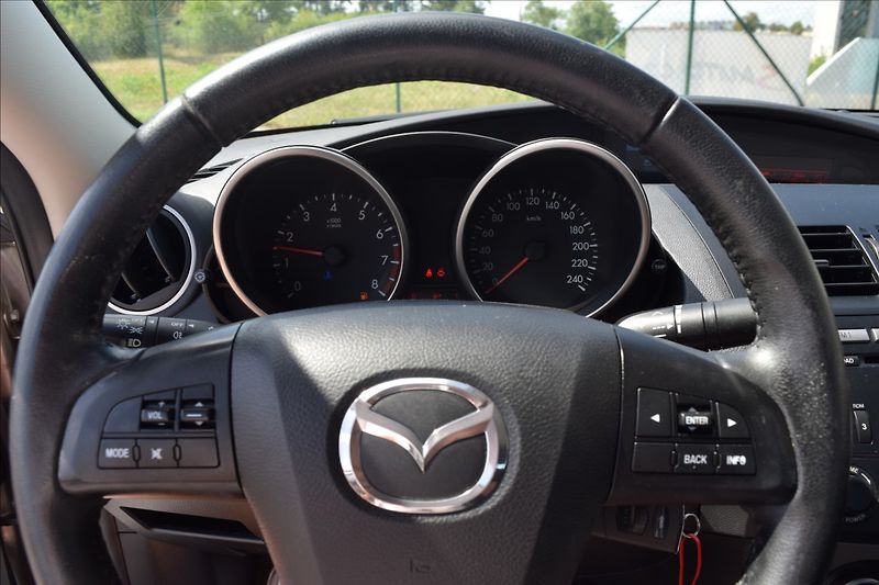 Mazda 3 1,6 i 77KW NOVÁ STK TOP STAV! - fotka 38 z 48